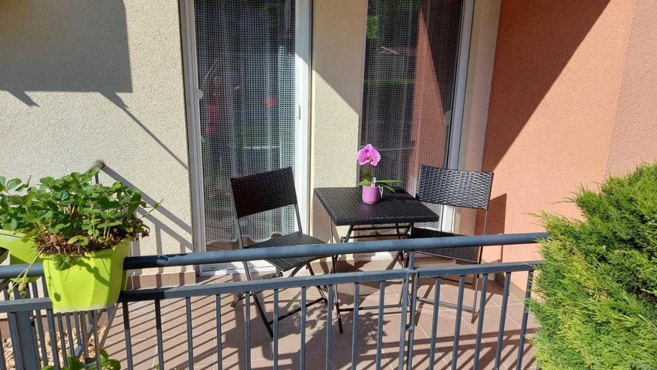 Amulett Suite Apartment ไฮจ์ดุสโซบอสโล ภายนอก รูปภาพ