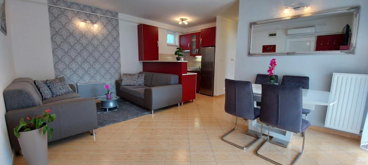 Amulett Suite Apartment ไฮจ์ดุสโซบอสโล ภายนอก รูปภาพ