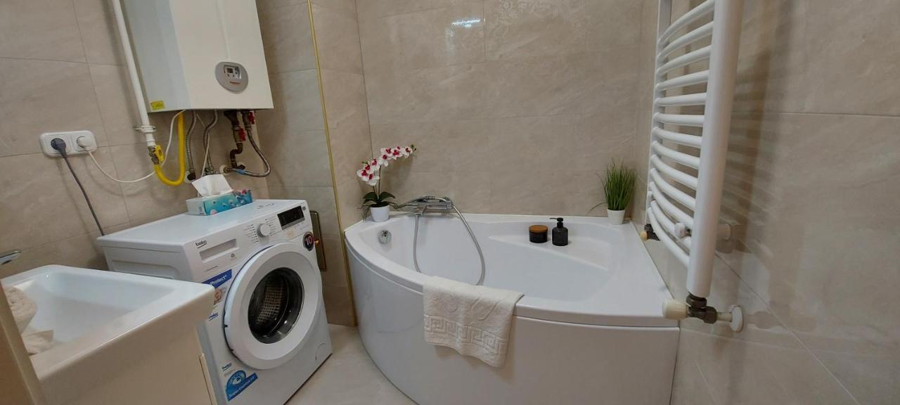 Amulett Suite Apartment ไฮจ์ดุสโซบอสโล ภายนอก รูปภาพ
