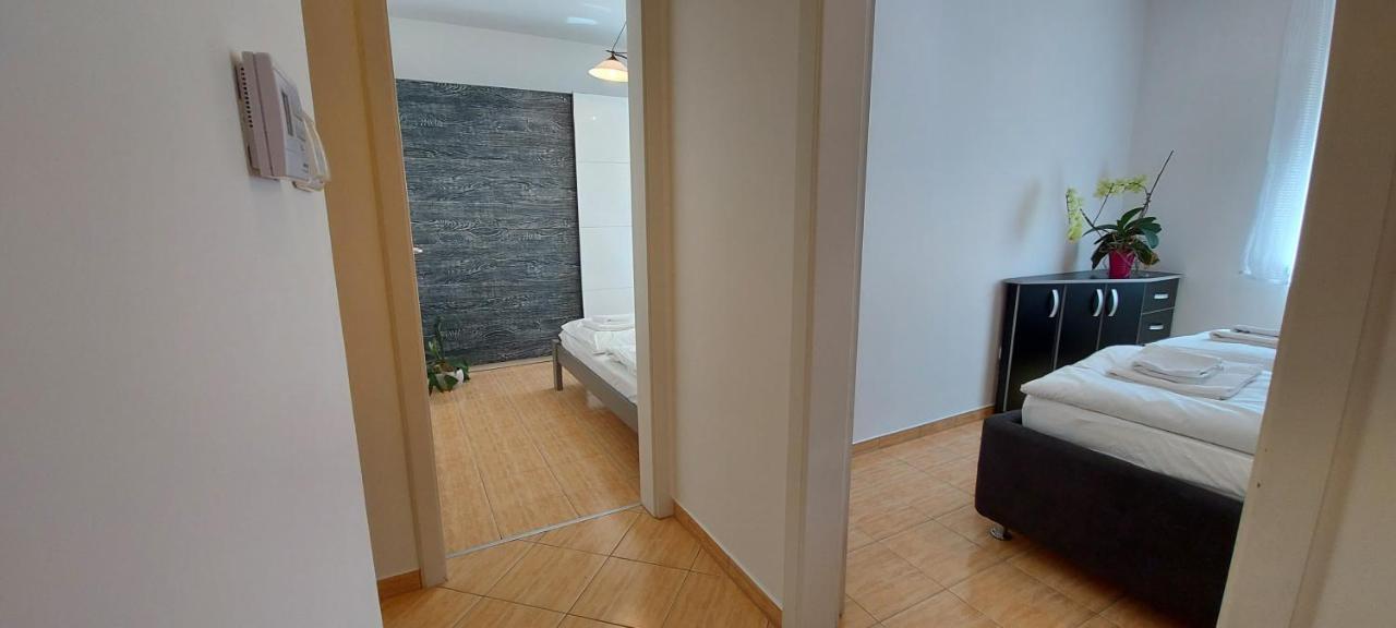 Amulett Suite Apartment ไฮจ์ดุสโซบอสโล ภายนอก รูปภาพ
