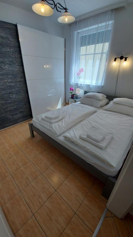 Amulett Suite Apartment ไฮจ์ดุสโซบอสโล ภายนอก รูปภาพ