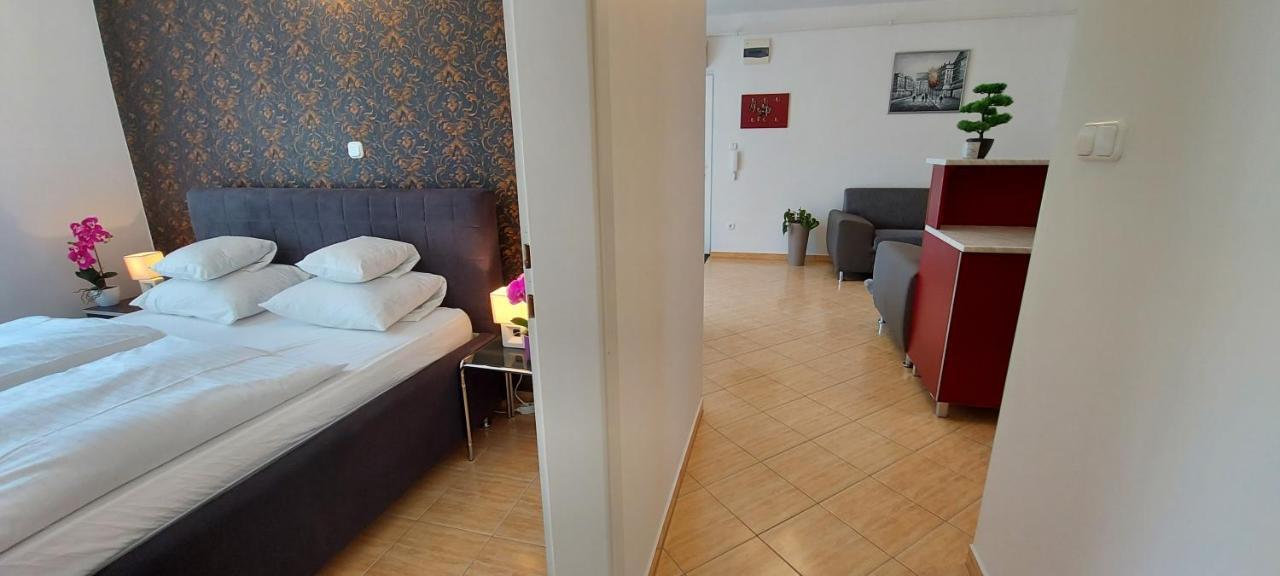 Amulett Suite Apartment ไฮจ์ดุสโซบอสโล ภายนอก รูปภาพ