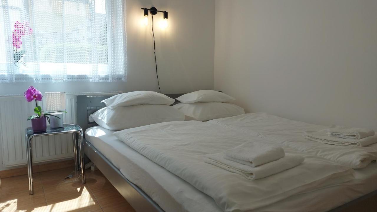 Amulett Suite Apartment ไฮจ์ดุสโซบอสโล ภายนอก รูปภาพ