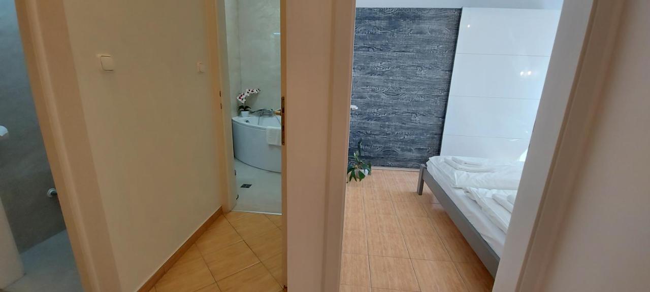 Amulett Suite Apartment ไฮจ์ดุสโซบอสโล ภายนอก รูปภาพ