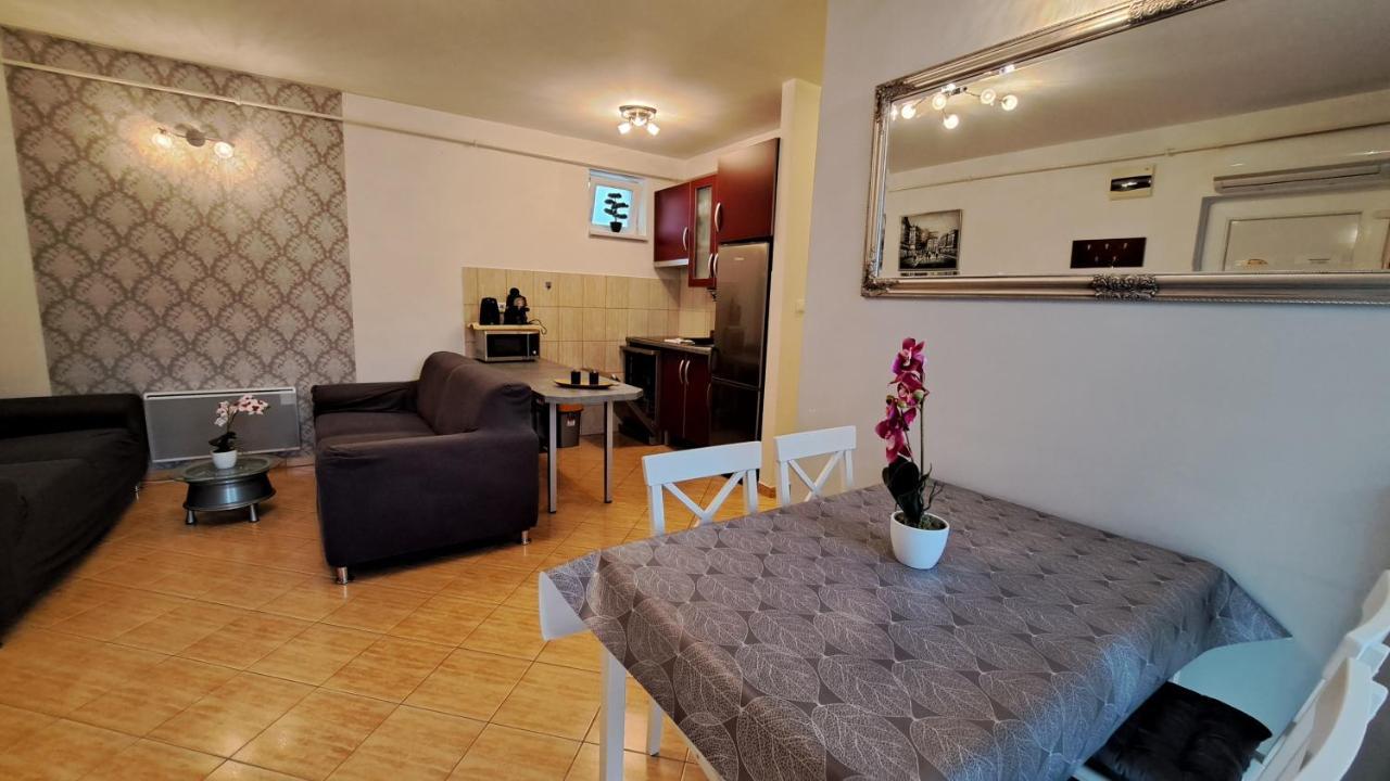 Amulett Suite Apartment ไฮจ์ดุสโซบอสโล ภายนอก รูปภาพ