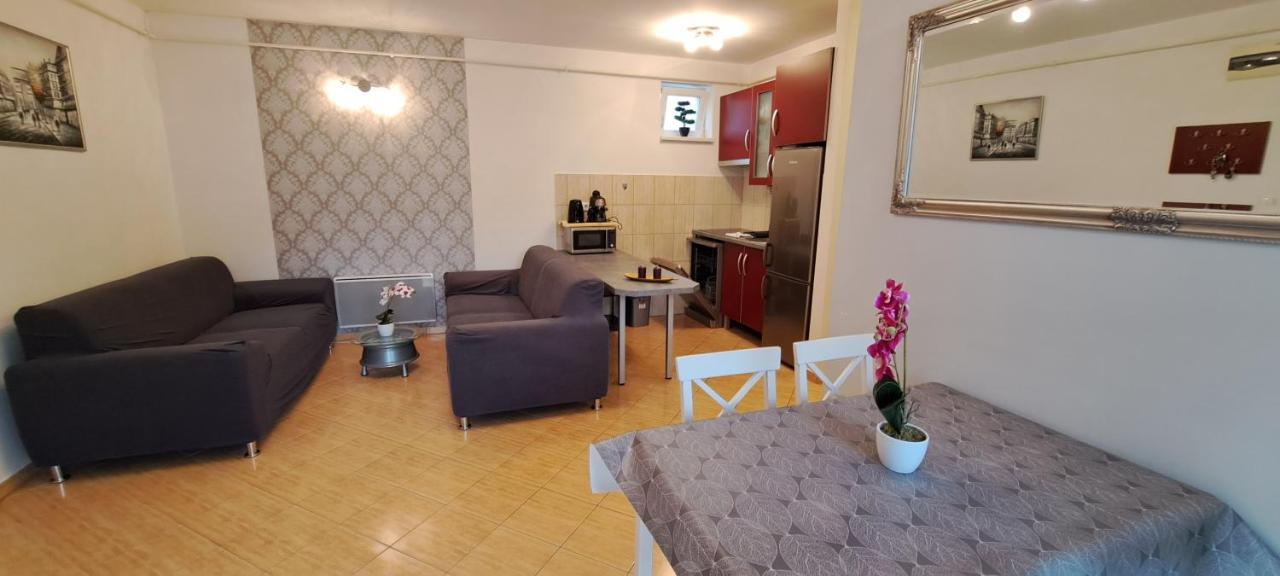 Amulett Suite Apartment ไฮจ์ดุสโซบอสโล ภายนอก รูปภาพ